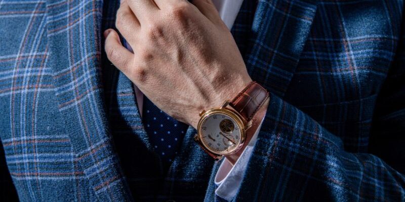 Armbanduhr – auf welche Seite trägt man sie?
